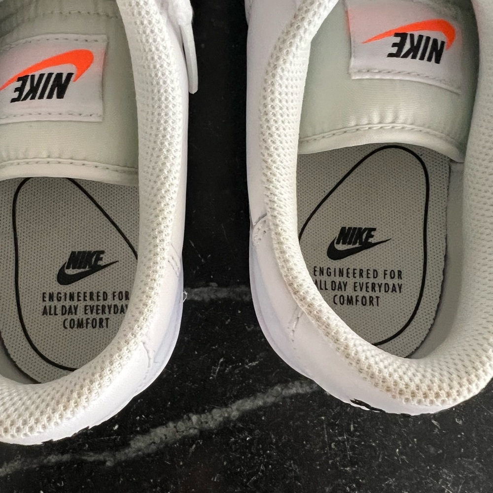 Nike women’s Tennis White and Black Sneakers - Picture 4 of 6
